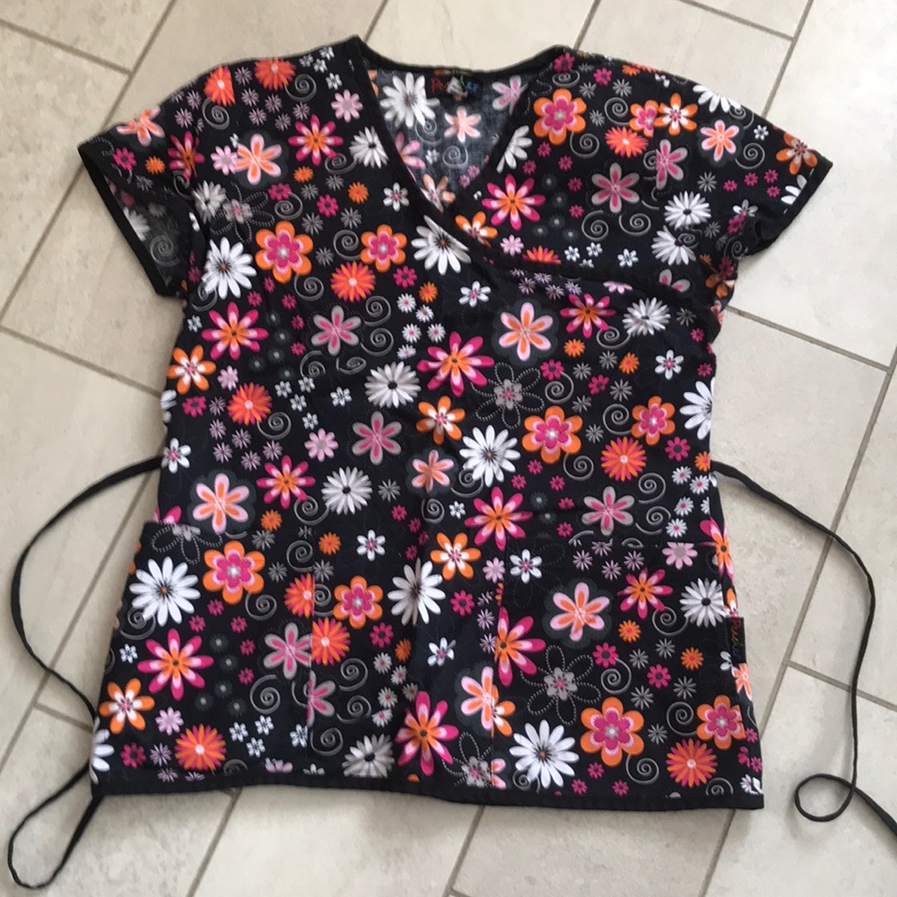 Peaches 🍑 scrub top